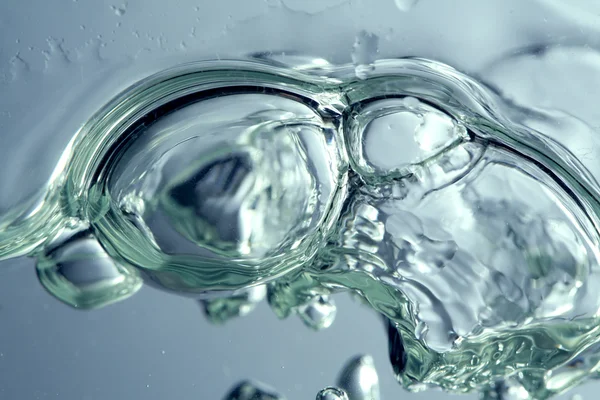 Wasserblase auf blau — Stockfoto