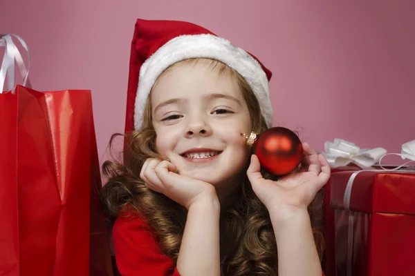 Noel top ile kız — Stok fotoğraf