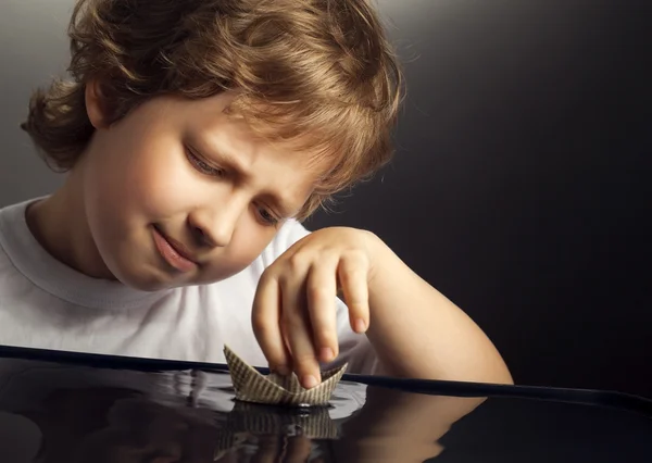 Boy play in paper ship — Stock Photo, Image