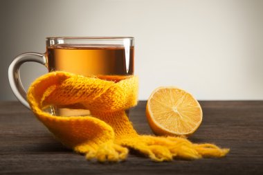 bir eşarp çay bardak