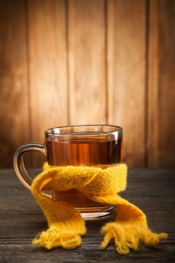 bir eşarp çay bardak