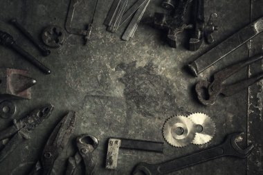 aşınmış eski araçlar