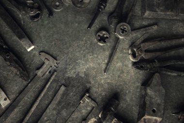 aşınmış eski araçlar