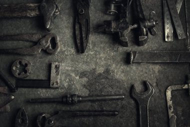 aşınmış eski araçlar