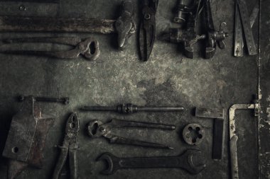 aşınmış eski araçlar