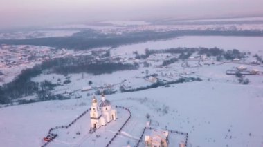 Görünüm Kilisesi üzerinde uçan