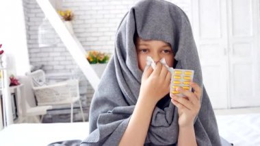 çocuğun burnunu üfleme