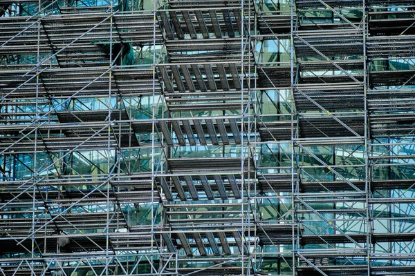 Andaimes Vista Perto Centro Negócios Construção Geometria Fundo — Fotografia de Stock