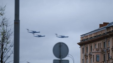 Moskova, Rusya Federasyonu, 05.09.2021: Zafer Günü 'ne adanmış askeri teçhizat geçidi şehrin merkez caddelerinde olabilir.