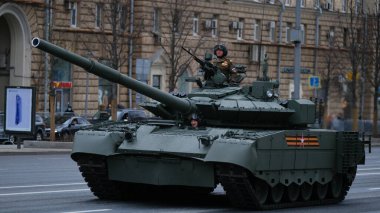 Moskova, Rusya Federasyonu, 05.09.2021: Zafer Günü 'ne adanmış askeri teçhizat geçidi şehrin merkez caddelerinde olabilir.