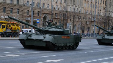 Moskova, Rusya Federasyonu, 05.09.2021: Zafer Günü 'ne adanmış askeri teçhizat geçidi şehrin merkez caddelerinde olabilir.