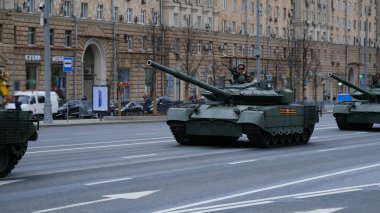 Moskova, Rusya Federasyonu, 05.09.2021: Zafer Günü 'ne adanmış askeri teçhizat geçidi şehrin merkez caddelerinde olabilir.