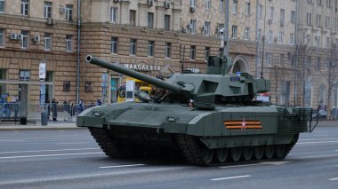 Moskova, Rusya Federasyonu, 05.09.2021: Zafer Günü 'ne adanmış askeri teçhizat geçidi şehrin merkez caddelerinde olabilir.