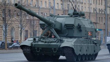 Moskova, Rusya Federasyonu, 05.09.2021: Zafer Günü 'ne adanmış askeri teçhizat geçidi şehrin merkez caddelerinde olabilir.