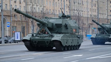 Moskova, Rusya Federasyonu, 05.09.2021: Zafer Günü 'ne adanmış askeri teçhizat geçidi şehrin merkez caddelerinde olabilir.