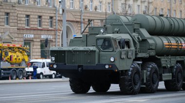 Moskova, Rusya Federasyonu, 05.09.2021: Zafer Günü 'ne adanmış askeri teçhizat geçidi şehrin merkez caddelerinde olabilir.