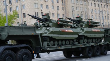 Moskova, Rusya Federasyonu, 05.09.2021: Zafer Günü 'ne adanmış askeri teçhizat geçidi şehrin merkez caddelerinde olabilir.