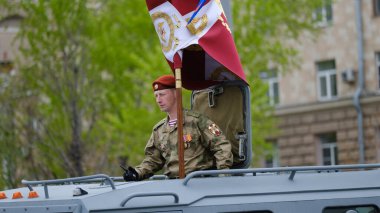 Moskova, Rusya Federasyonu, 05.09.2021: Zafer Günü 'ne adanmış askeri teçhizat geçidi şehrin merkez caddelerinde olabilir.