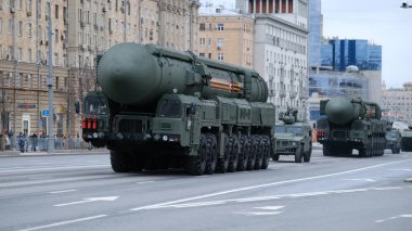 Moskova, Rusya Federasyonu, 05.09.2021: Zafer Günü 'ne adanmış askeri teçhizat geçidi şehrin merkez caddelerinde olabilir.