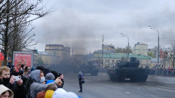 モスクワ ロシア連邦 2021 勝利の日9に専用の軍事機器のパレードは 街の中心街にあるかもしれません — ストック写真