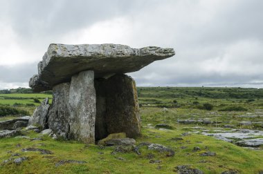 Poulnabrone dolmen, County Clare, İrlanda, Europe