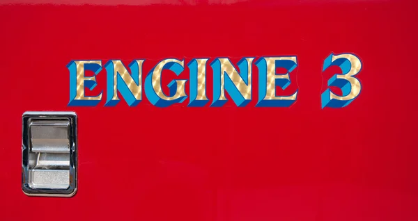 Motor 3 - dekal på en lastbil branddörr, identifiera enheten — Stockfoto