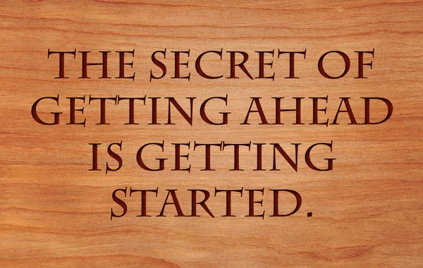 The secret of getting ahead is getting started - motivational quote on wooden red oak background — Stock Photo, Image