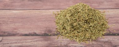 Kurutulmuş tarhun otlar