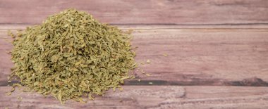 Kurutulmuş tarhun otlar