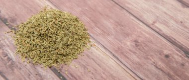 Kurutulmuş tarhun otlar