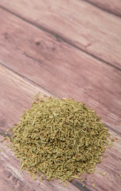 Kurutulmuş tarhun otlar