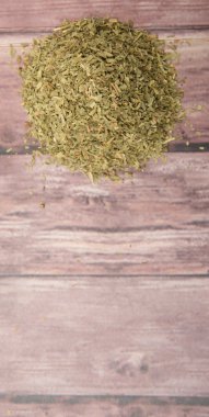 Kurutulmuş tarhun otlar