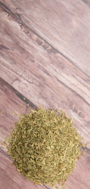 Kurutulmuş tarhun otlar