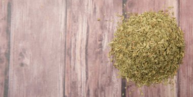 Kurutulmuş tarhun otlar