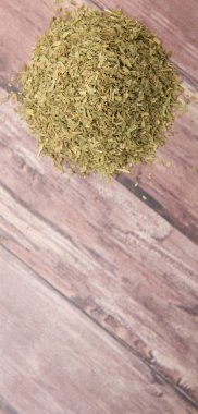 Kurutulmuş tarhun otlar