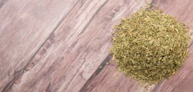 Kurutulmuş tarhun otlar