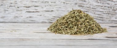 Kurutulmuş tarhun otlar