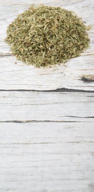 Kurutulmuş tarhun otlar