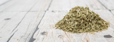 Kurutulmuş tarhun otlar