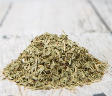 Kurutulmuş tarhun otlar