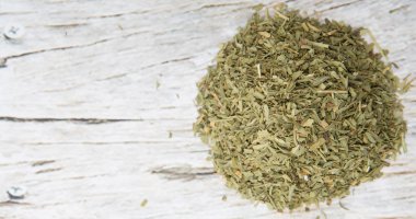 Kurutulmuş tarhun otlar