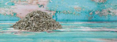 Kurutulmuş tarhun otlar