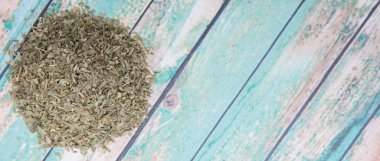 Kurutulmuş tarhun otlar