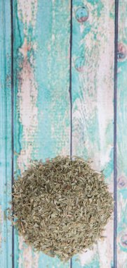 Kurutulmuş tarhun otlar