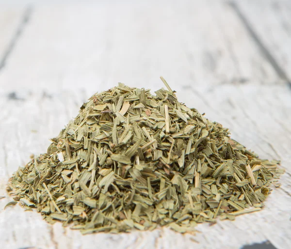 Kurutulmuş tarhun otlar