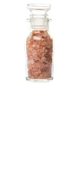 白い背景の上のガラス瓶のヒマラヤ岩塩 — ストック写真