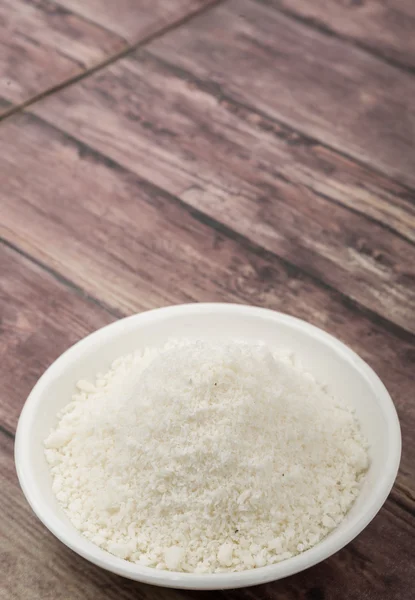 Poudre Noix Coco Séchée Dans Bol Blanc Sur Fond Bois — Photo