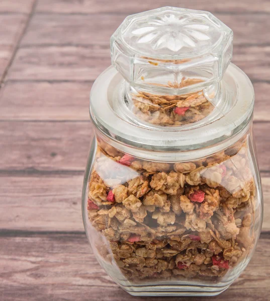 Céréales de petit déjeuner dans un pot en verre — Photo