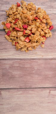 Kurutulmuş ahududu ile Mısır gevreği