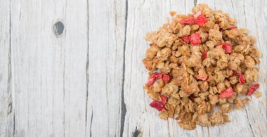 Kurutulmuş ahududu ile Mısır gevreği